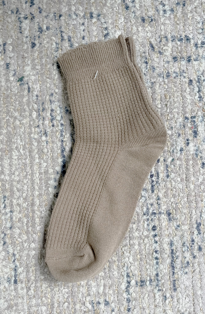 Ruffled Solid Mid-Tube Socks