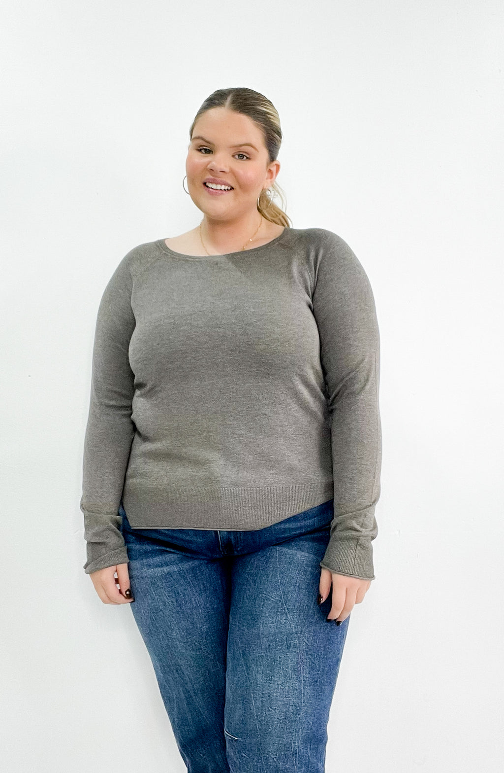 Lightweight Round-Neck Curvy Raglan Sweater