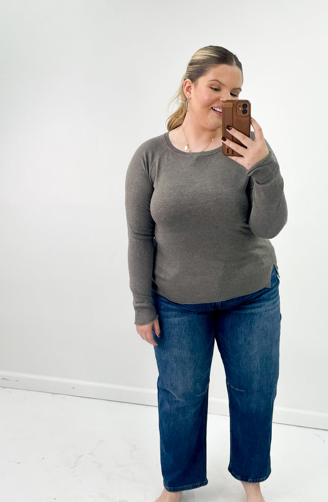 Lightweight Round-Neck Curvy Raglan Sweater