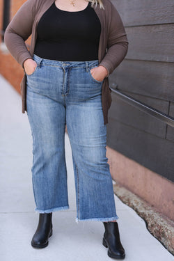 Tessa Curvy Frayed Wide Leg Jeans | Risen