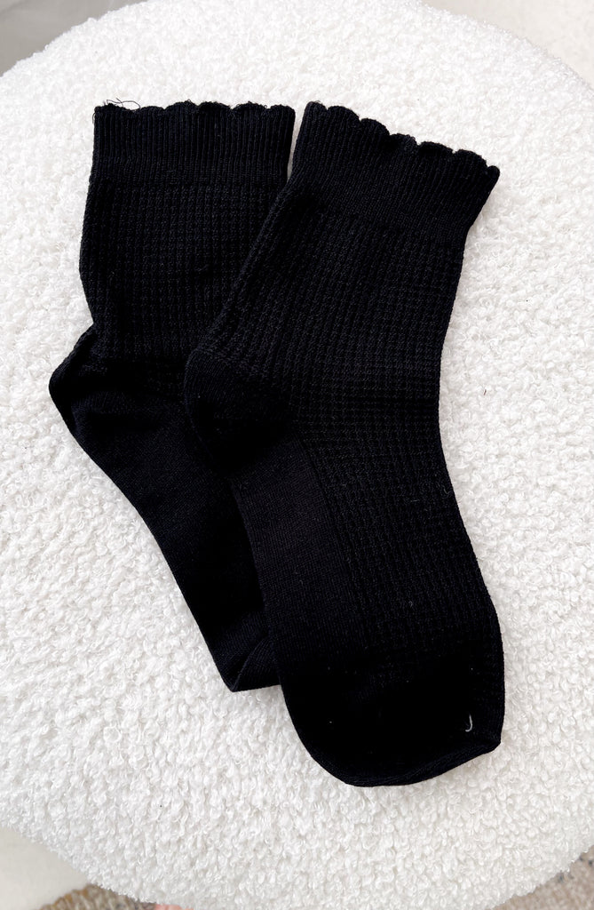 Ruffled Solid Women's Mid Tube Socks